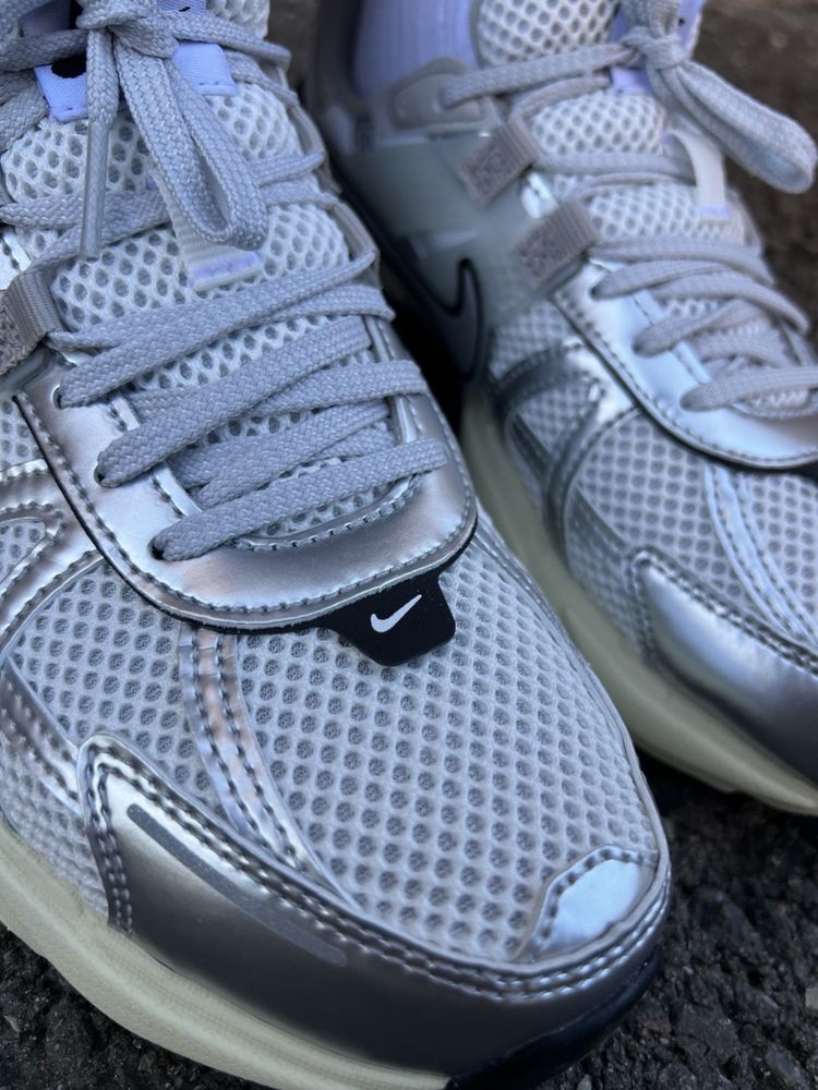 Жіночі кросівки Nike V2K Run