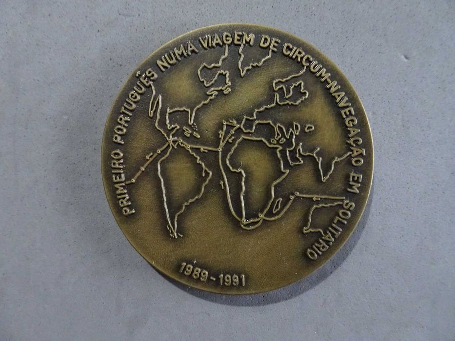 Medalha Manuel Gomes Martins primeiro português numa viagem de Circum