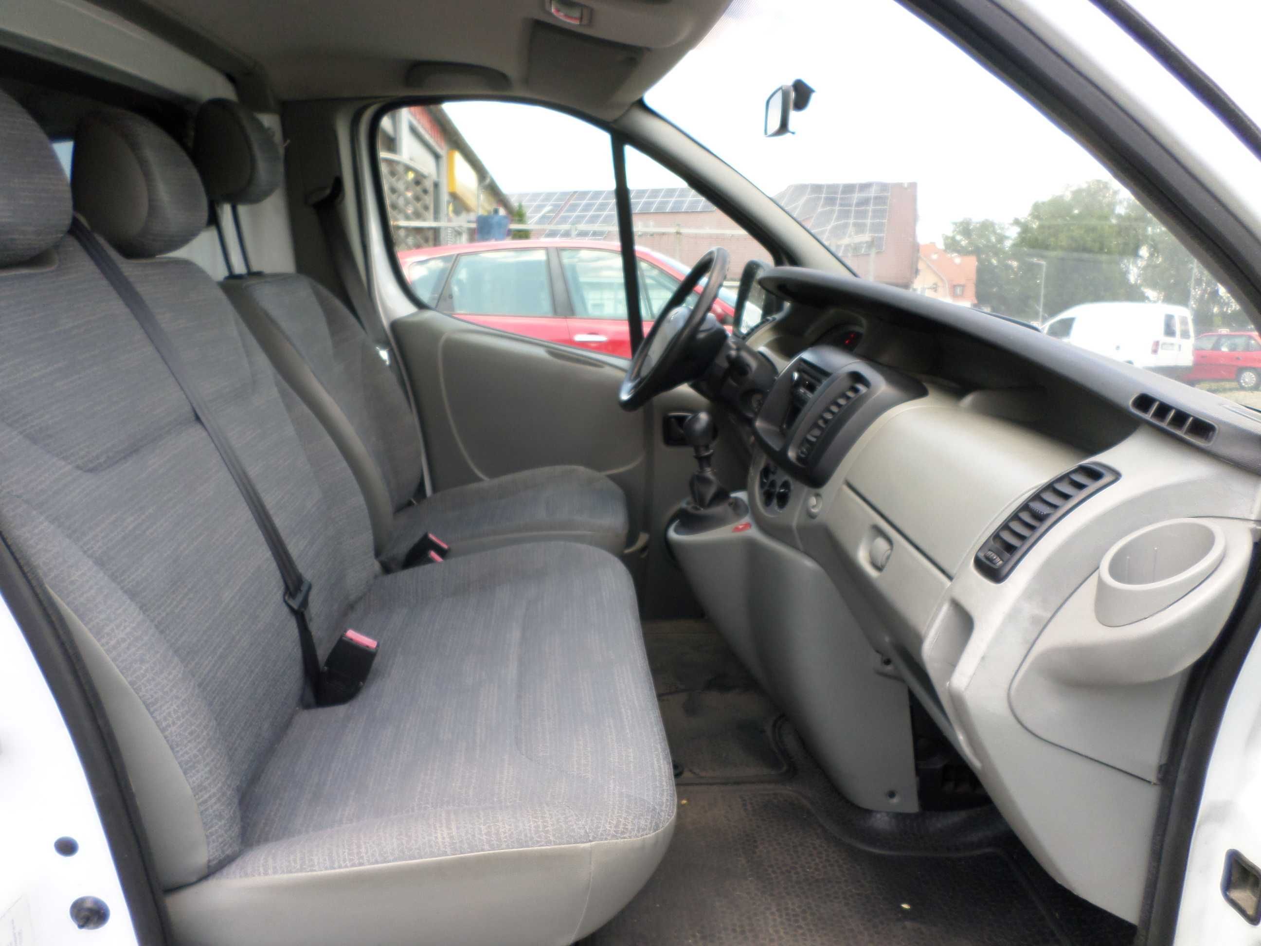 Renault Trafic 2.0 dci 115KM L2h1 wersja długa, uszkodzony silnik