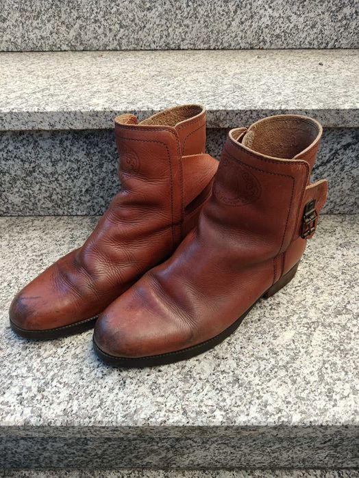 Botas em pele em bom estado