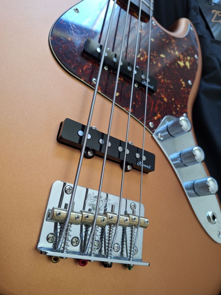 Baixo Jazz Bass edição 25th Anniversary Harley Benton