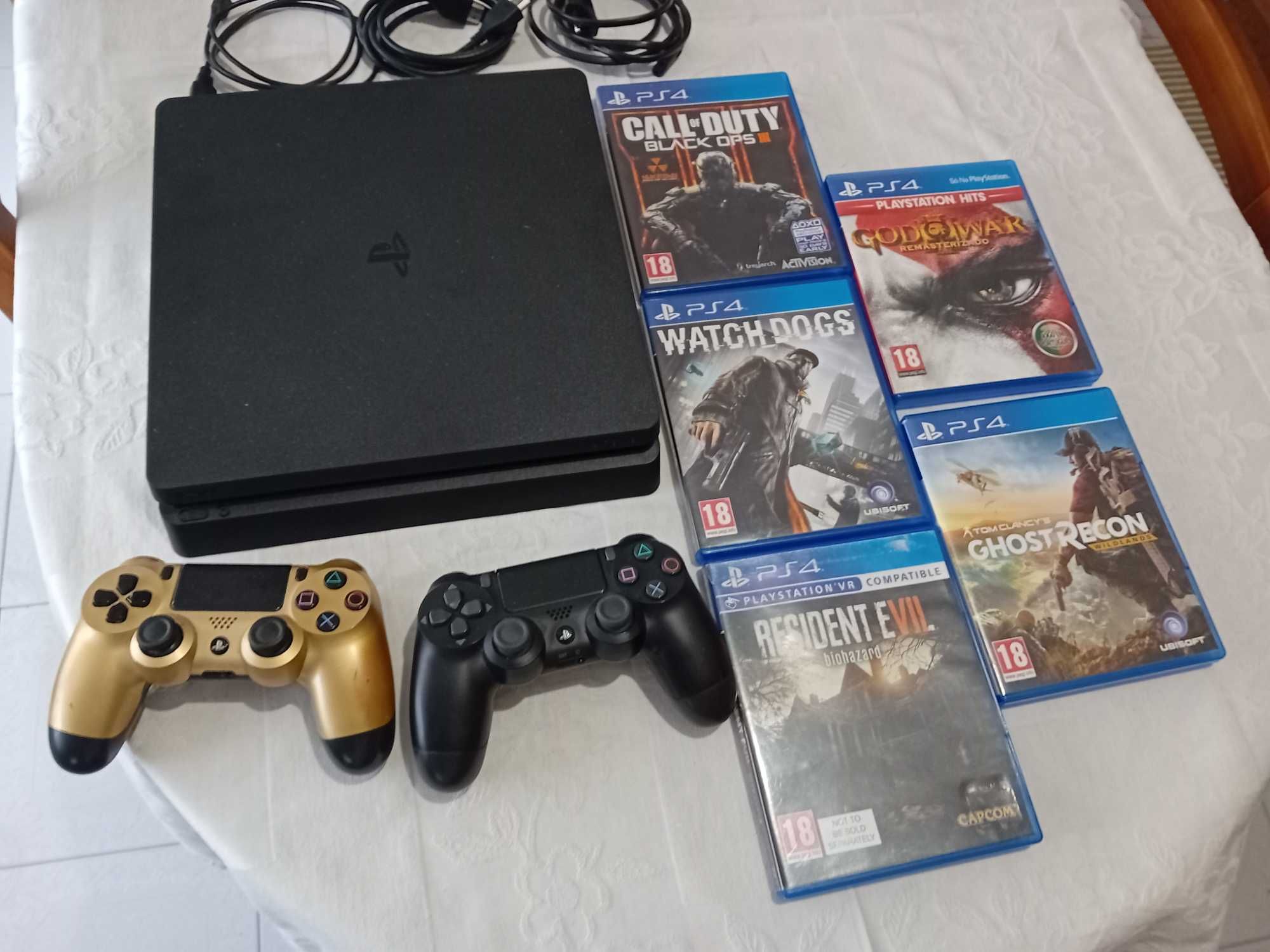 Consola ps4 slim 1Tb + 2 comandos + GTA V + FC 24