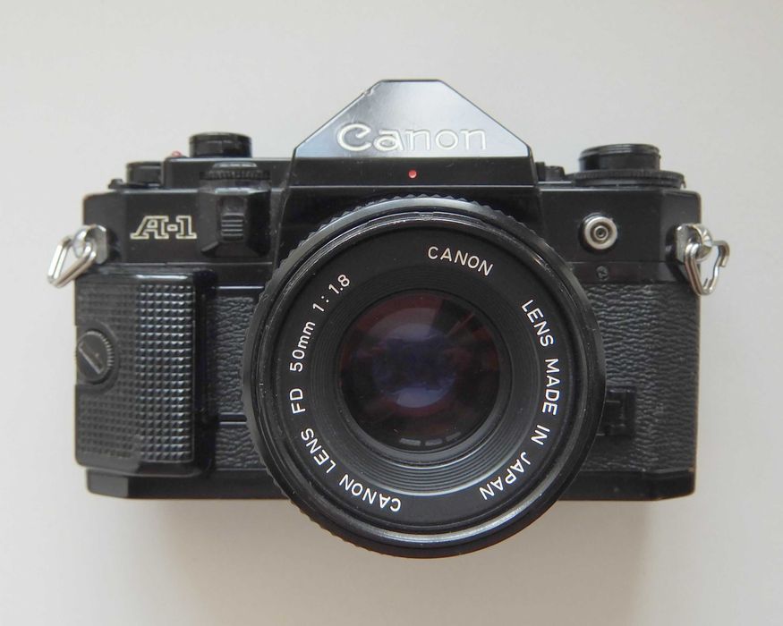 Продам камеру Canon A-1 с объективом 50 мм.