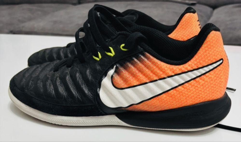 Buty do piłki nożnej halówki nike rozmiar 36 23 cm