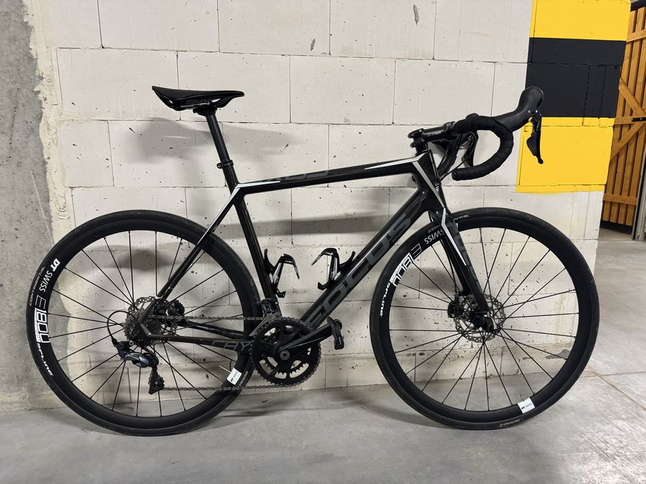 Rower szosowy  karbonowy Focus Cayo Disc