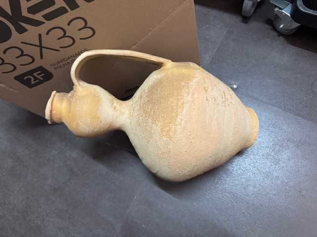 jarra de barro antiga para agua