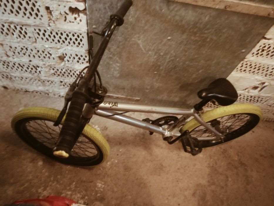 BMX Viper  bez łańcucha + 2 pegi