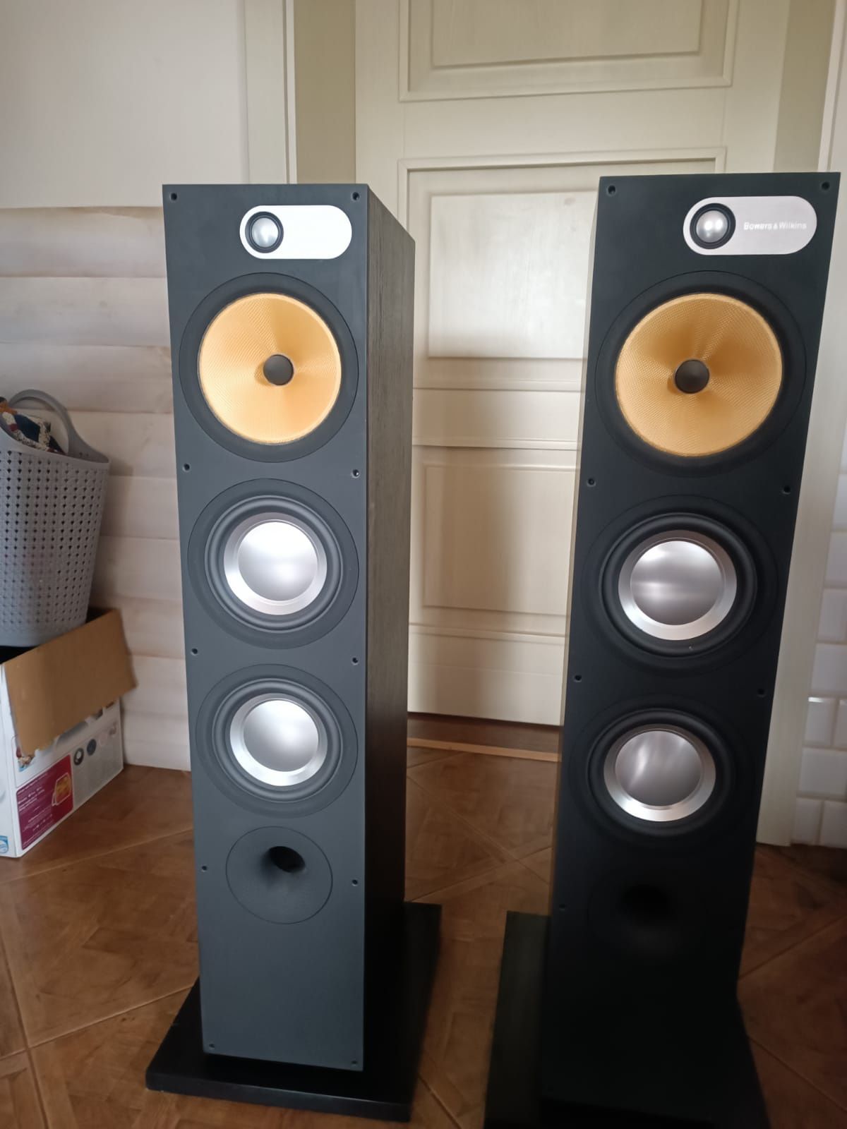 Kolumny podłogowe BOWERS & WILKINS 683
683