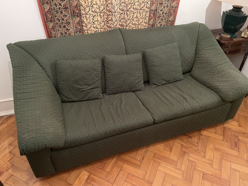 Vendo sofá 3 lugares verde com padrão