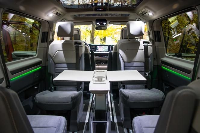 Wynajem Busa VW Multivan 1.4 e-Hybrid 218km 2023r 6 osobowy opcja Full