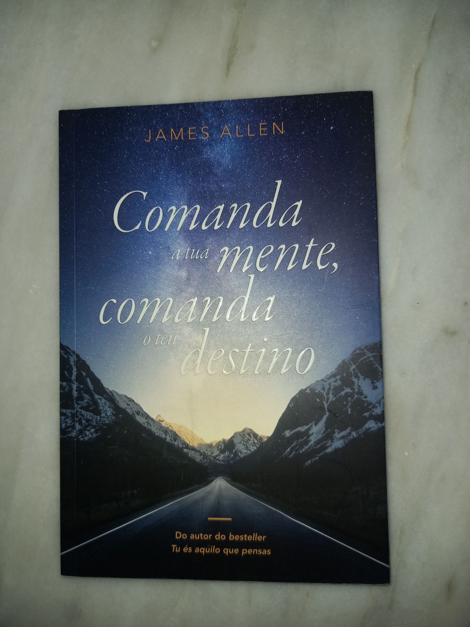 Livro "Comanda a Tua Mente Comanda o Teu Destino"