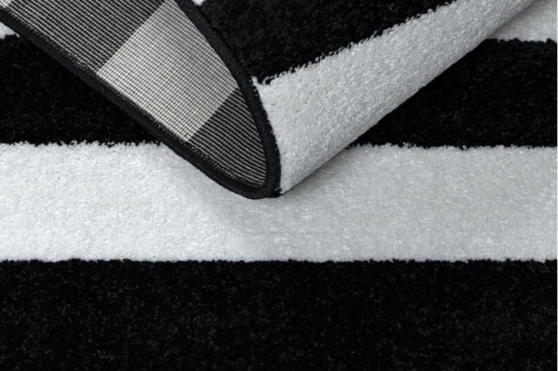 Dywan w paski czarno-biały, nowoczesny