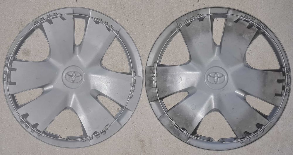 kolpak toyota 14 oryginalny  2szt