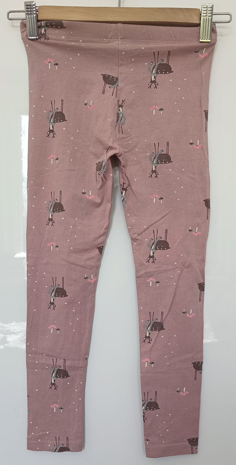Różowe legginsy w jelonki i muchomory