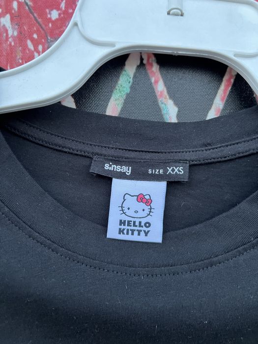 Koszulka t-shirt na krótki rękaw z kryształkami Hello Kitty Sinsay XXS