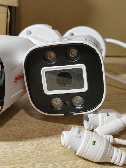 Комплект на 4 ip камери з ip реєстратором на 8 каналів ICsee додаток