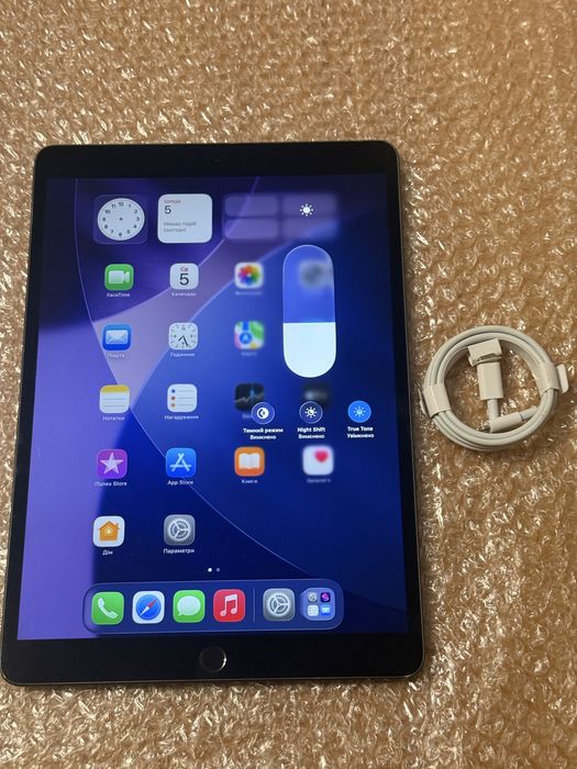 Apple iPad Air 3 10.5” 256gb WIFI нормальний стан 98% батарея A2152
