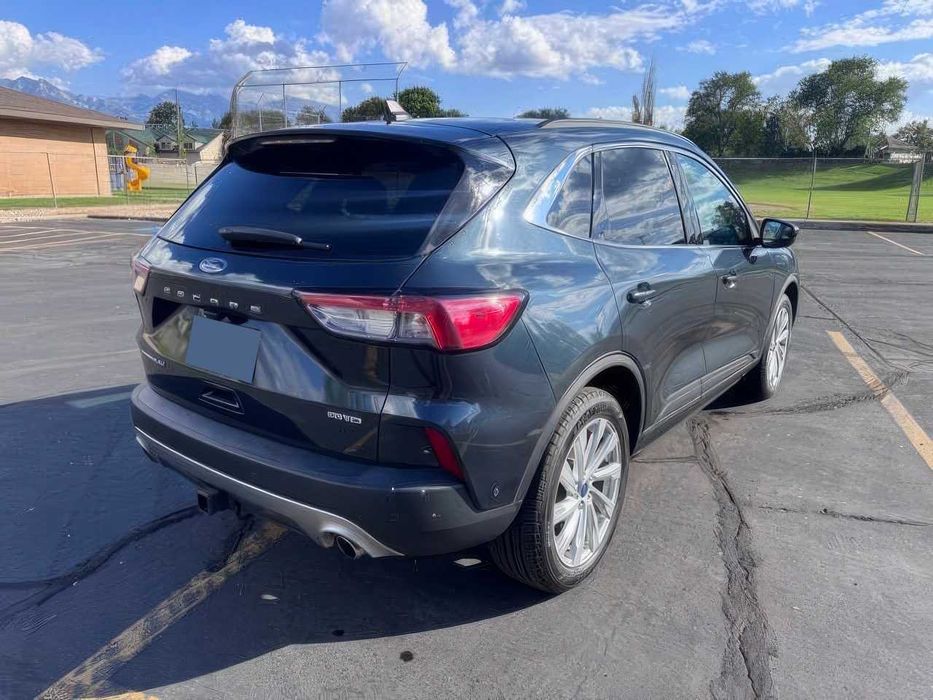 Ford Escape Titanium      2022