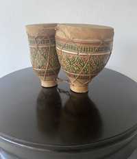 Tambores africanos artesanais (pele e cerâmica)