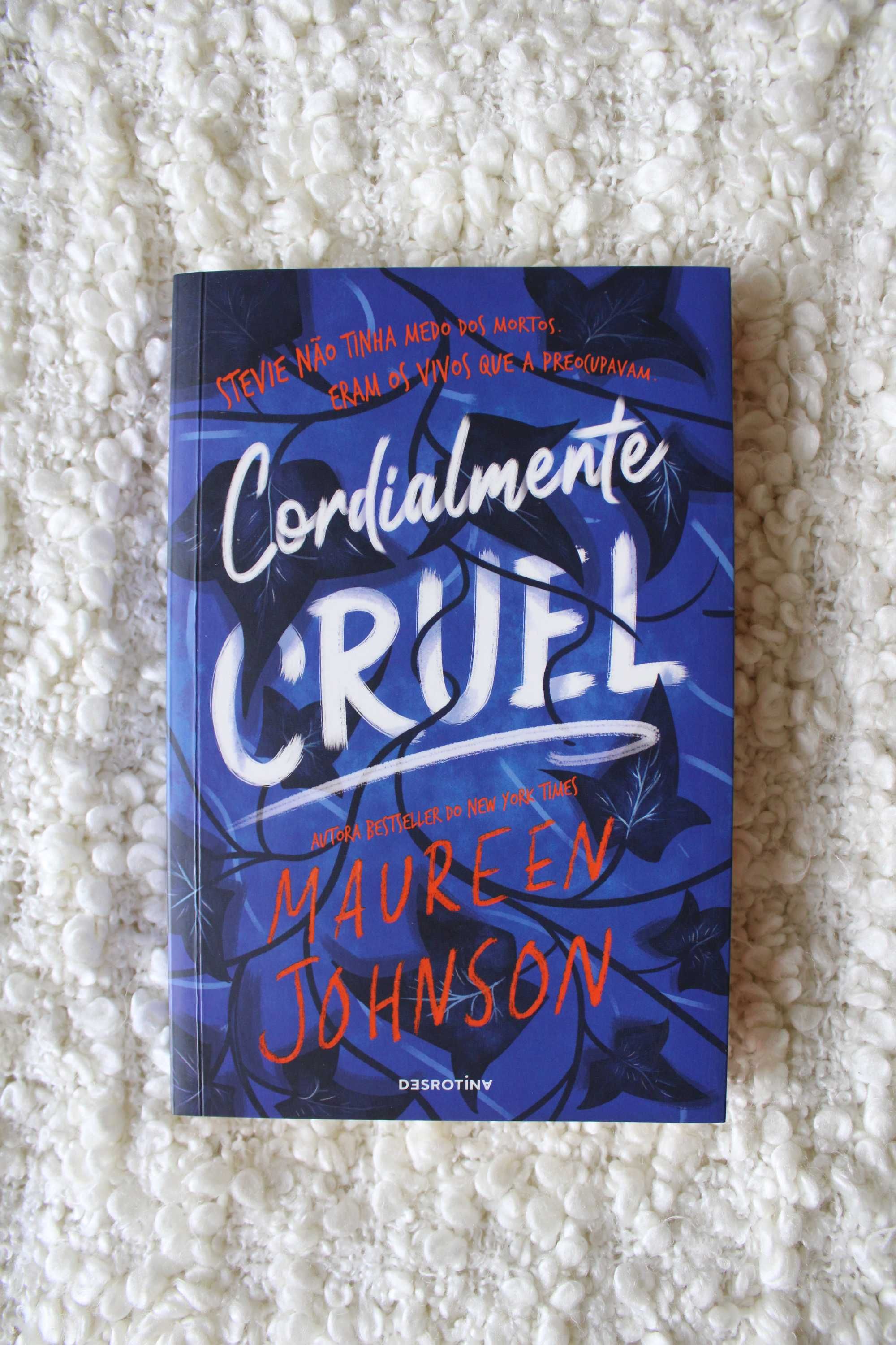 Livro Cordialmente Cruel de Maureen Johnson