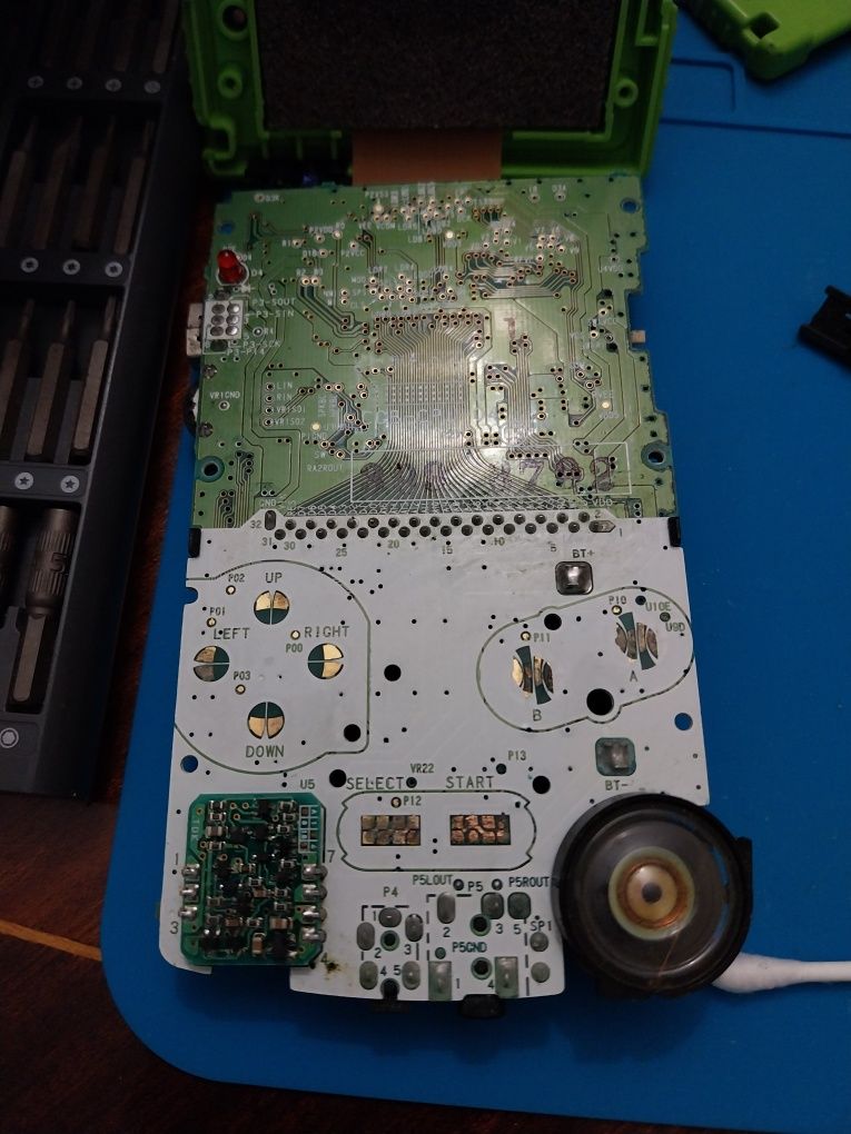 Manutenção de consolas gameboy