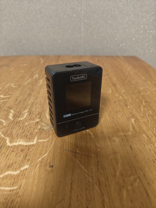 Зарядний пристрій toolkit rc m4 ac 30w 1-4s на запчастини