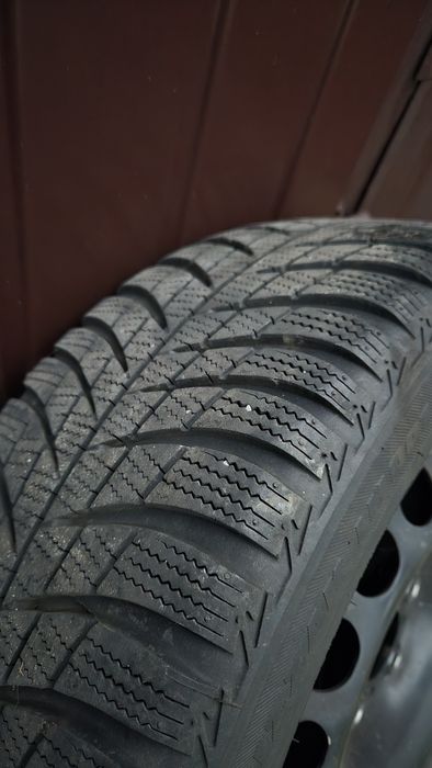 Komplet kół zimowych Bridgestone 205/55/R16 stalówki kołpaki