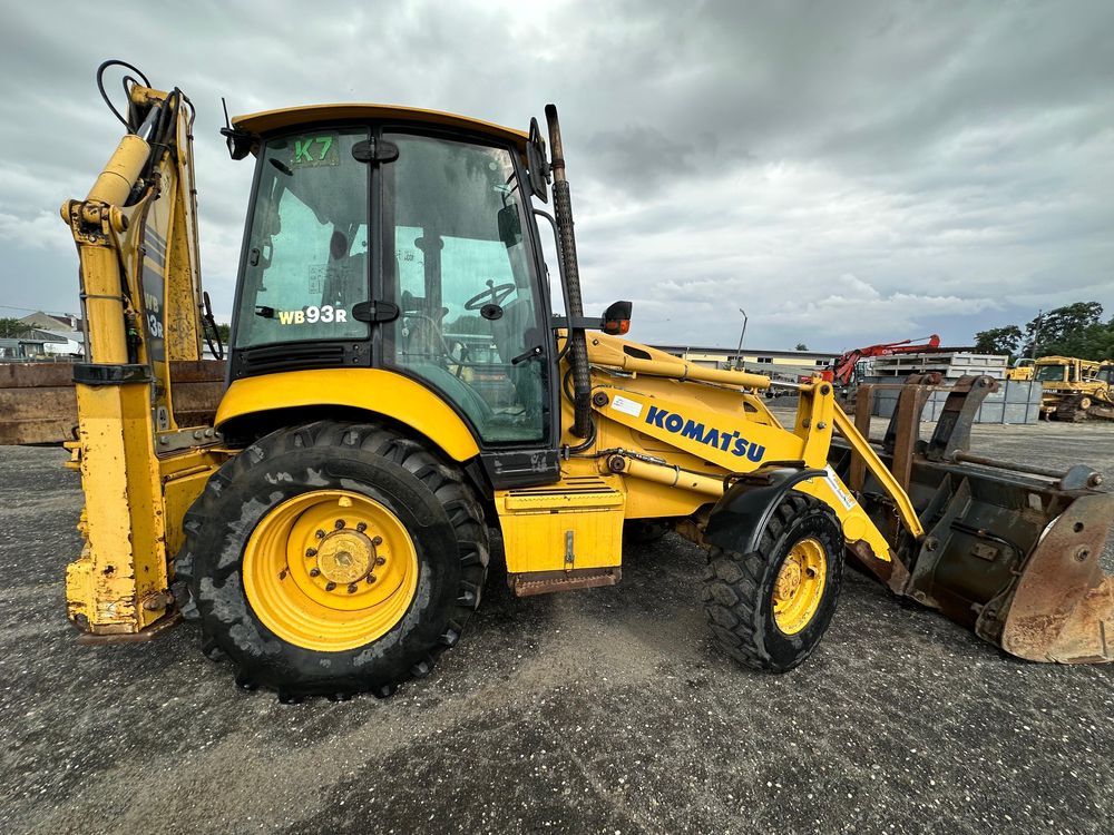 Koparko ladowarka komatsu wb93r-5