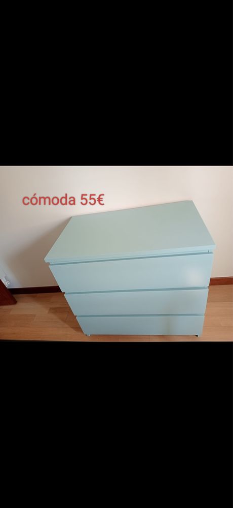 Camas , comodas e roupeiro