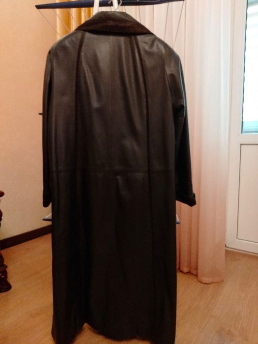 Жіночий демесезонний плащ, натуральна, дуже м'яка шкіра,  р. 50 - 52.