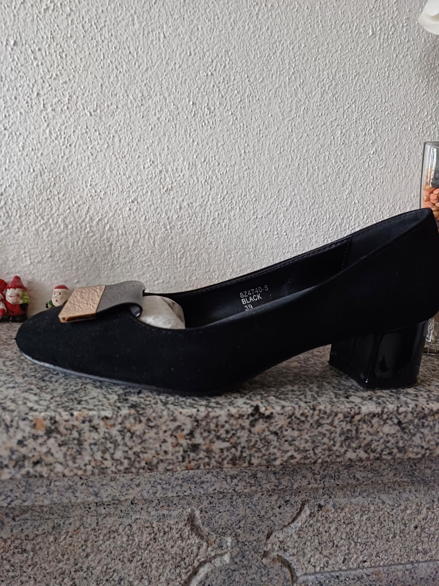 Sapatos pretos de camurça e verniz N.⁰39