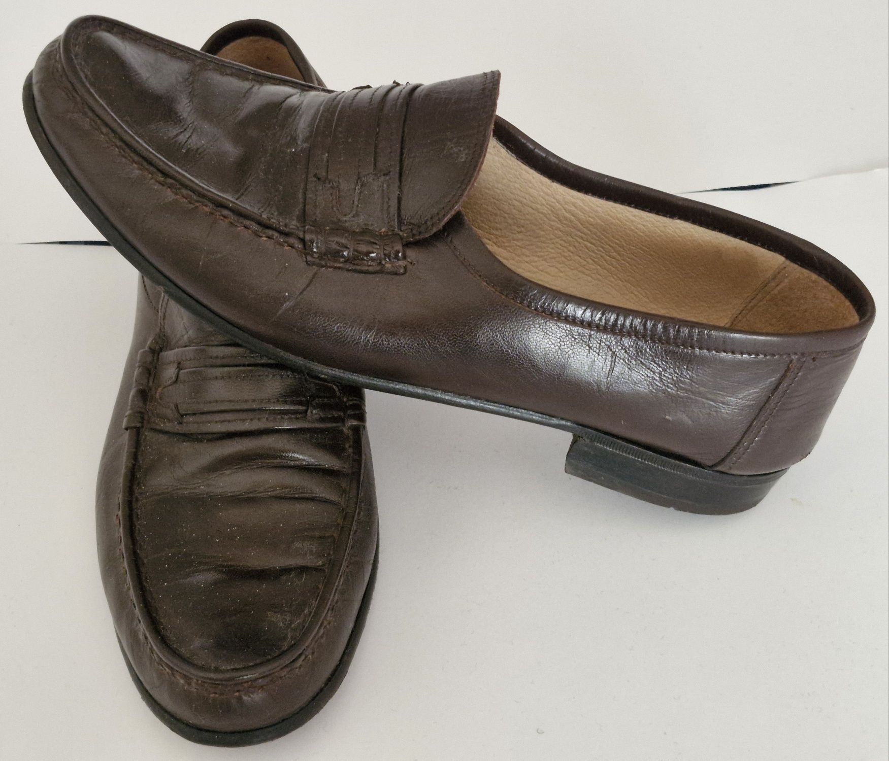 Sapatos clássicos castanhos