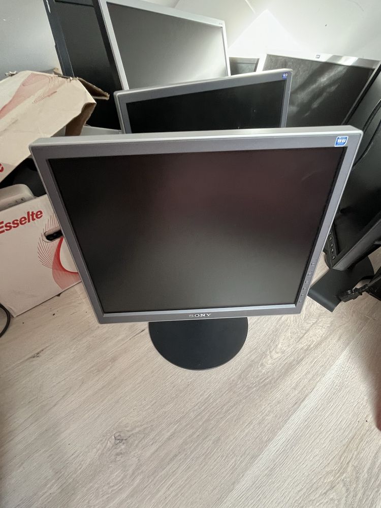 Monitory komputerowe 7 szt Sony,Hp,AOC,Dell,BenQ