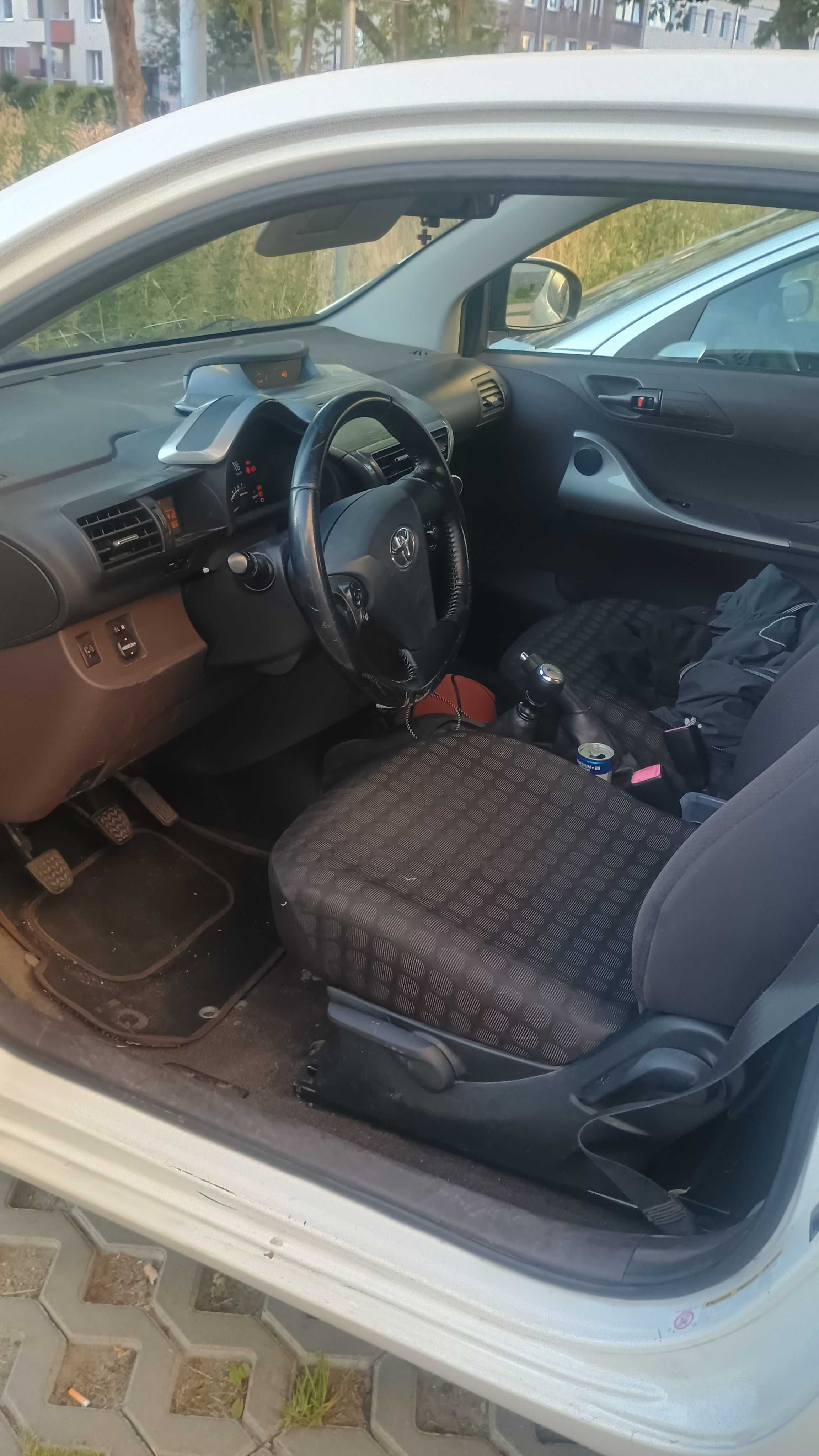 TOYOTA IQ 1.0 2009