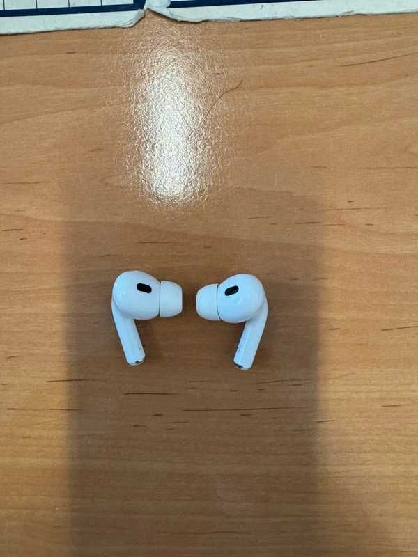Vendo AirPods Apple originais, 2.ª geração, em perfeito estado.