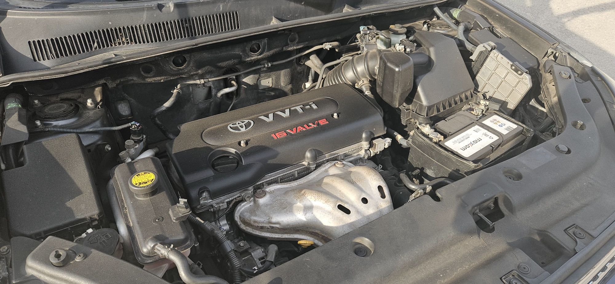 Toyota.    Rav 4