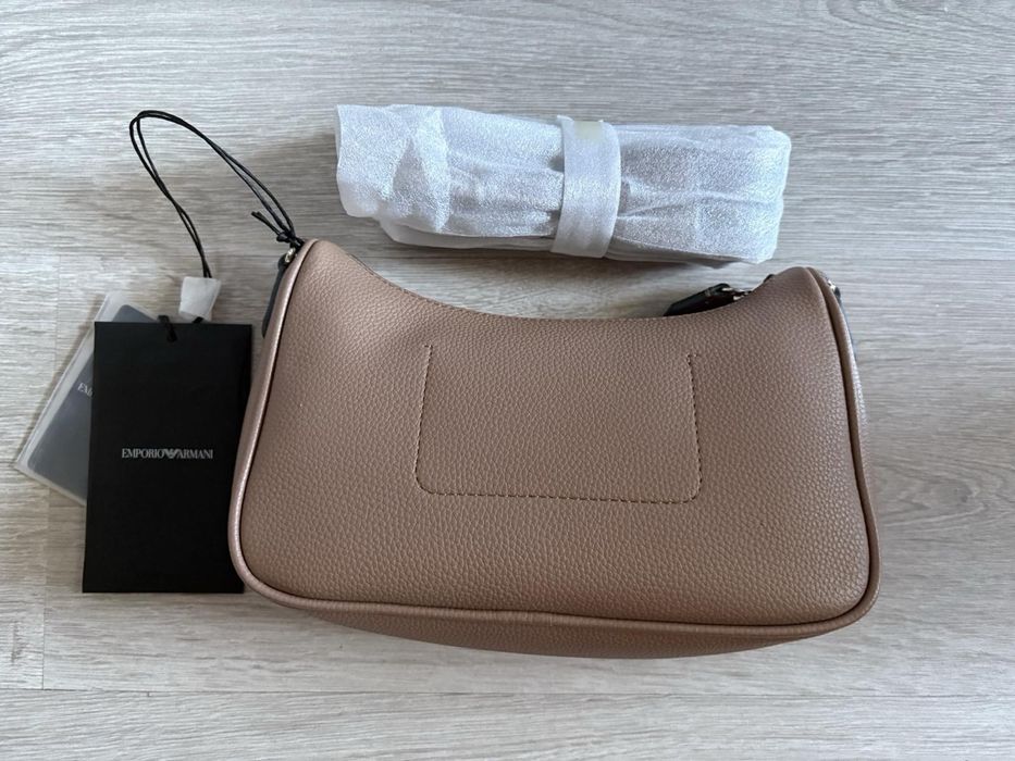 Продам женскую сумку Emporio Armani