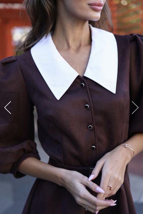 Класична замшева сукня з білим комірцем