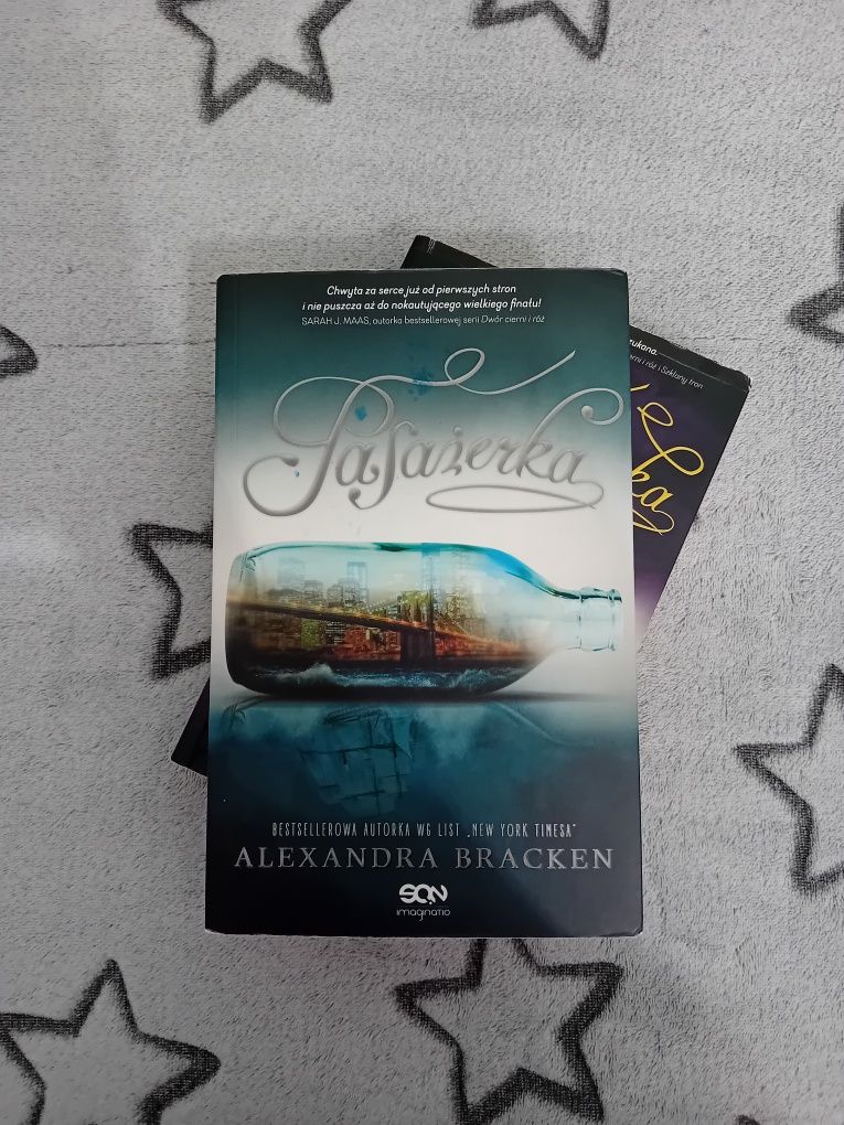 Pasażerka, Podróżniczka - Alexandra Bracken