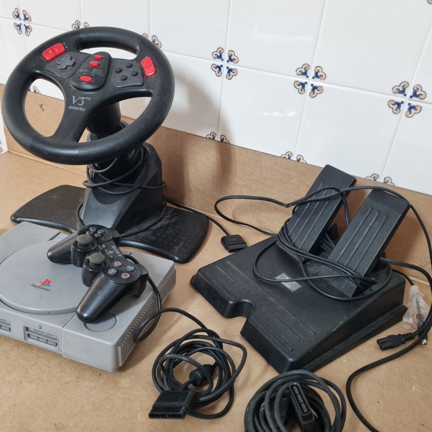 Playstation 1 com acessórios e comando