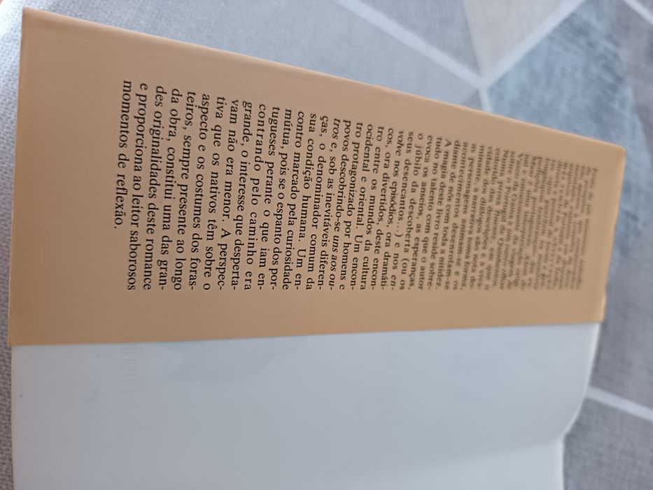 Livro "Além do Maar" de Miguel Medina