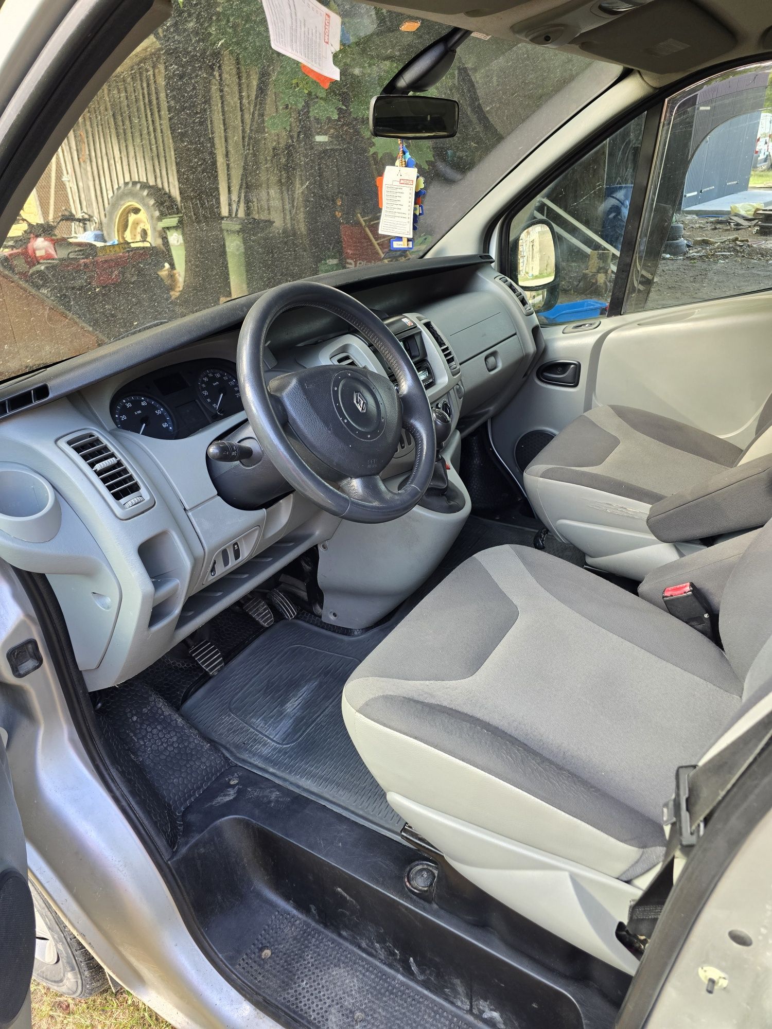 Renault trafic pssenger 2.0