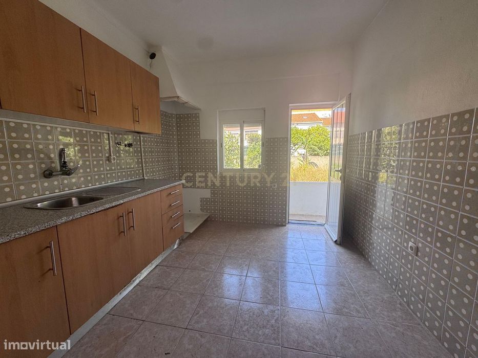Apartamento T3+Loja, com logradouro no Pinhal Novo
