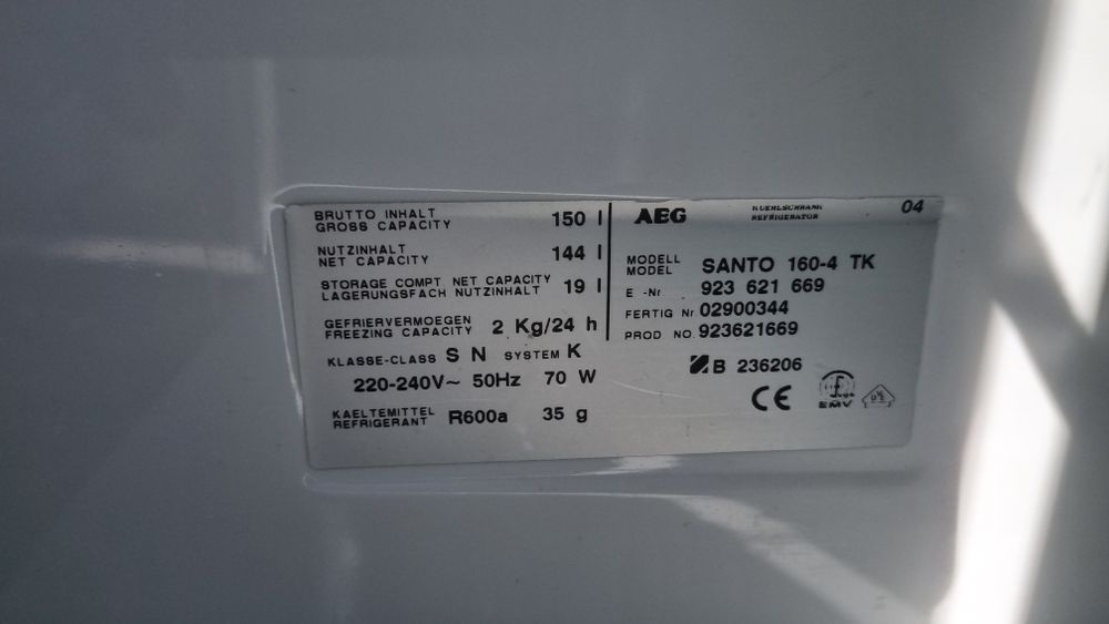Mała lodówka AEG z zamrażalnikiem