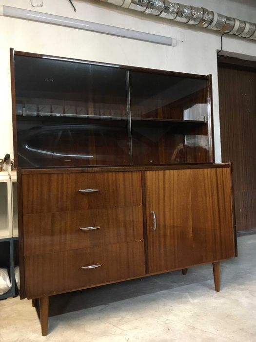 Meble z epoki PRL-u , tzw. Patyczaki .