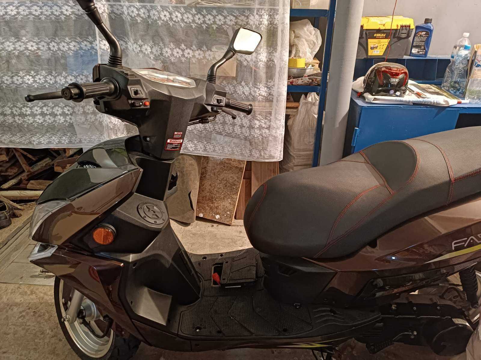 Продам скутер Fada YB150T-15D