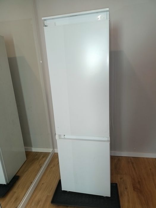 BK3165.4AA Lodówka do zabudowy AMICA - uszkodzona