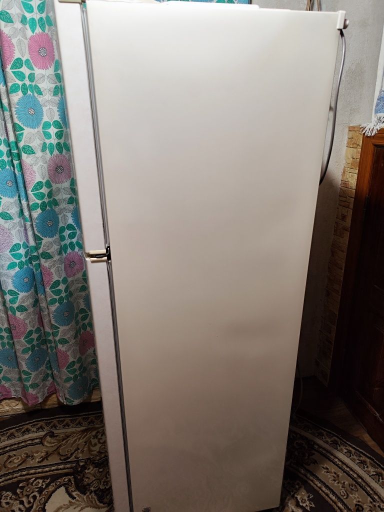 Холодильник LG  - как новый .
