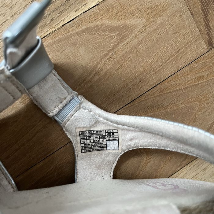 Sandałki srebrne Ugg rozmiar 27.5 Nowe