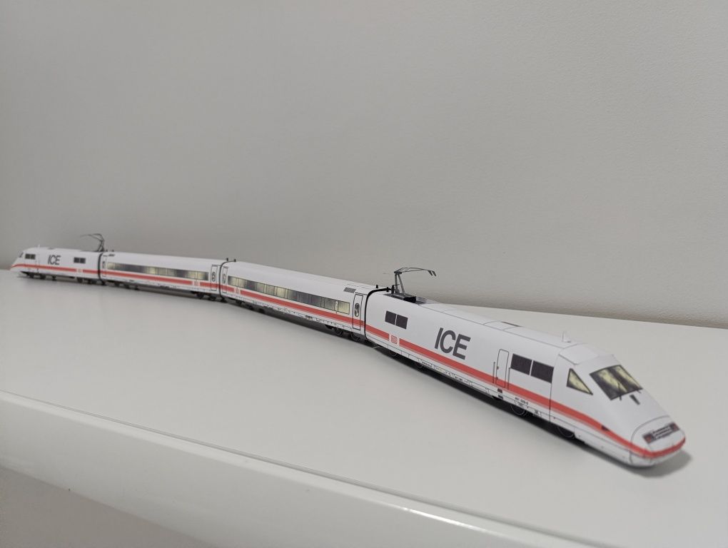 Model kartonowy zabawka pociąg expresowy ICE koleje niemieckie.  PKP I